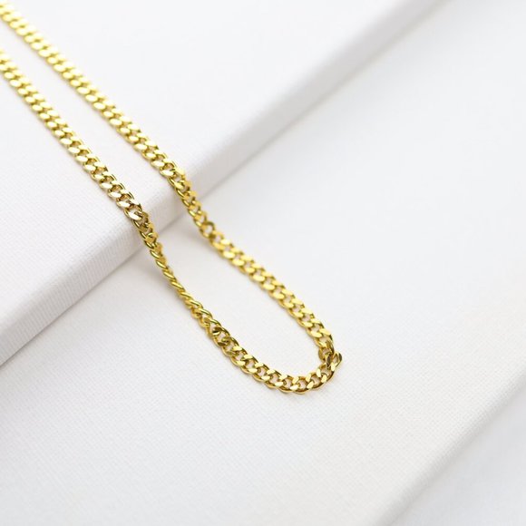 Sanaya Padlock Chain Gold Necklace - Picture 2 of 4